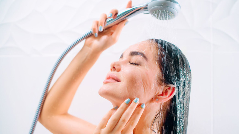 چه جوری دوش بگیرم که برای پوست و موهام مفید باشه؟